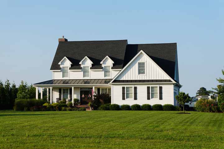House with large front green yard